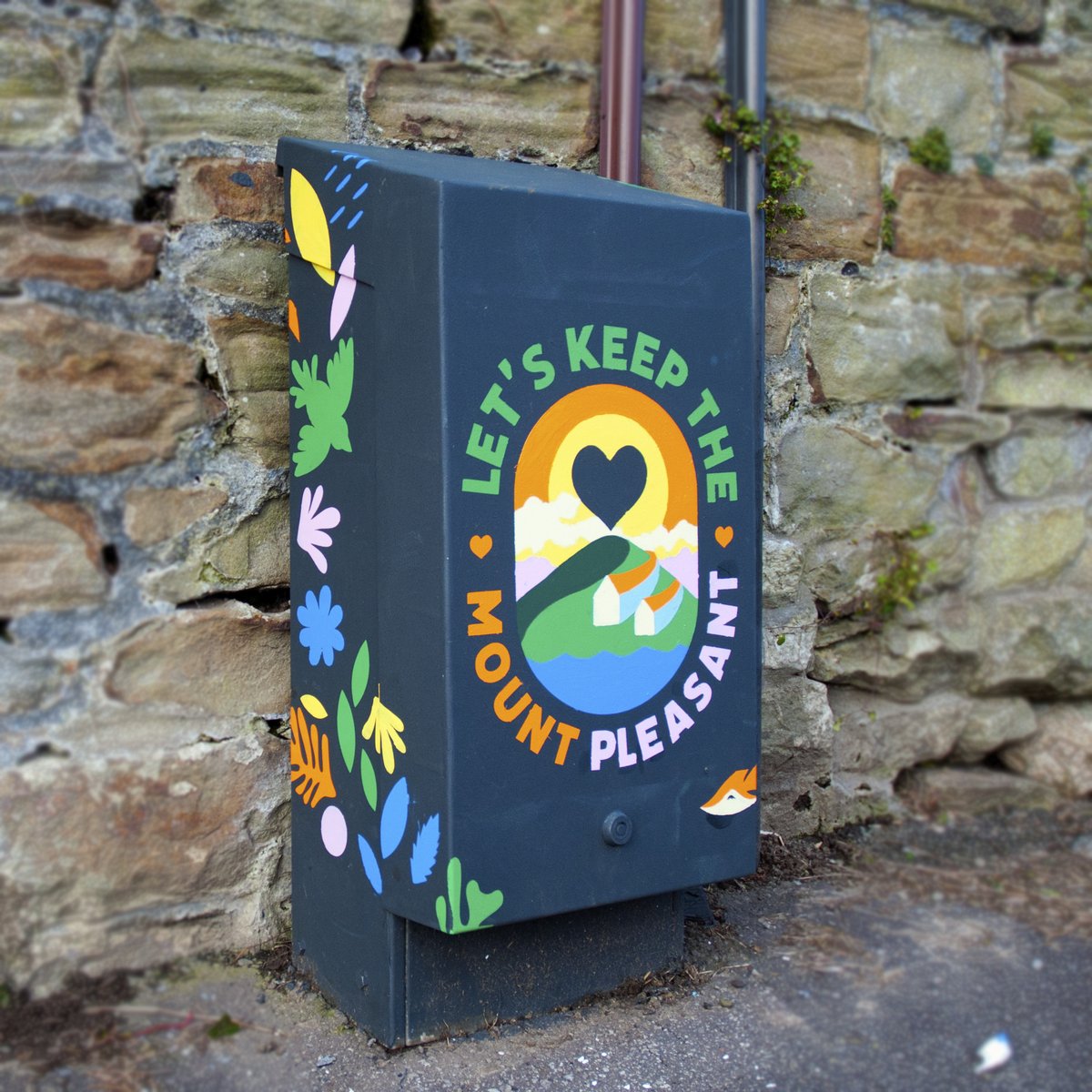 FreshCreativeC0's tweet photo. Keeping the Mount Pleasant in all weathers.
We were back out yesterday completing another electrical box in the coldest conditions yet. When enamel paint stops working itโs too cold.
#FreshCreativeCo #Swansea #Abertawe #StreetArt #StreetArtEverywhere #OneShot #Enamel https://t.co/x2iNt2Ppbs