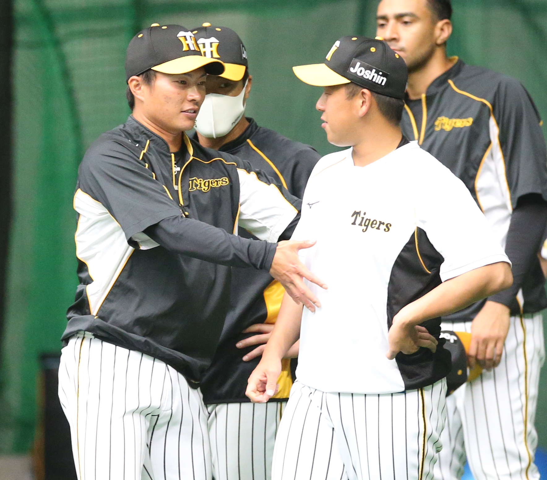 髙橋遥人 ユニフォーム（M） 2025年最新】高橋遥人 ユニフォームの人気アイテム - メルカリ