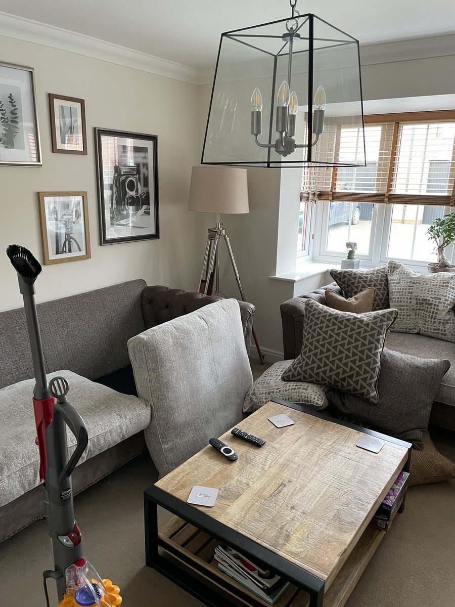 Michelle78Simmo's tweet image. This sofa is having my life! @isyourhouse full on workout bouncing these cushions each week! #truelifeproblems 🥵