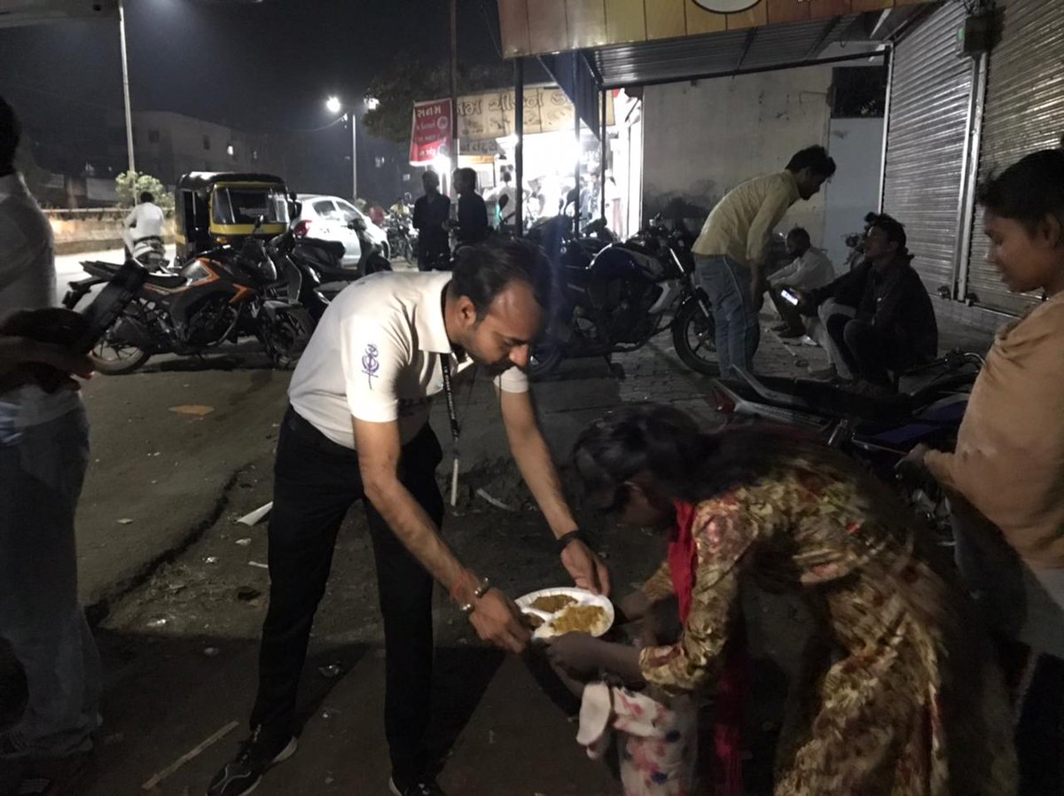 iamhumanfounda1's tweet photo. #imhumanrotibank
#foodforall
#12_Feb_2021
#bardoli
Fed around 250 people
@PMOIndia @narendramodi @AmitShah @JPNadda @CRPaatil @vijayrupanibjp @sanghaviharsh @Nitinbhai_Patel @prabhunvasava @Ganpatsinhv @Swamy39 @kajal_jaihind @sdmbardoli
@JignaParmar7 #imhuman
#helpeverhurtnever https://t.co/ryxoEPYlnk
