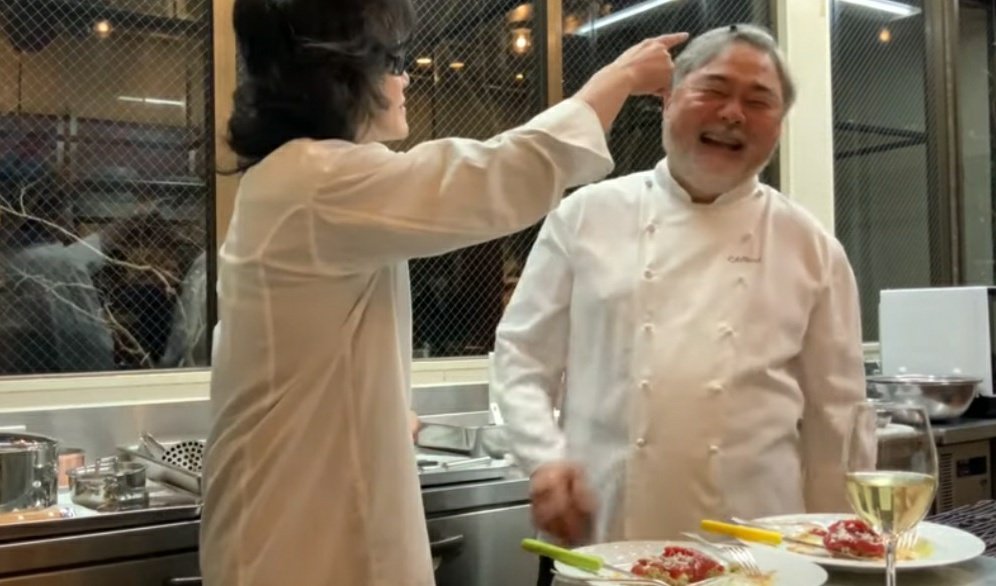 Megu444 On Twitter としくん 前から気になってしょうがなかった 三國シェフの前髪パッチン留め 突っ込み入れてくれてありがとう クルセルにカリフラワーライスを詰める時の手付きが凄く丁寧で優しくて なんだかドキドキ しちゃいました