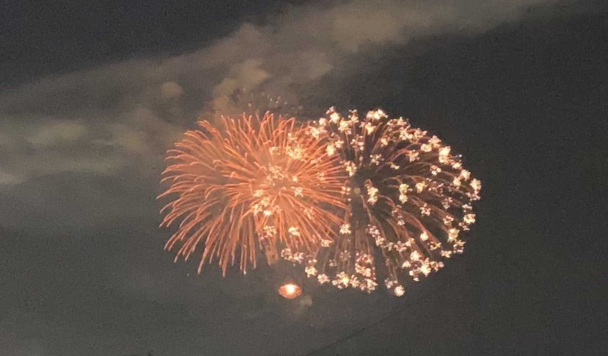 Uzivatel Djさいとう Na Twitteru 外で音がすると思ったら花火上がってました 絵ろうそくまつりのフィナーレですね 去年は全然花火見られなかったのでうれしい 会津絵ろうそくまつり Erousoku