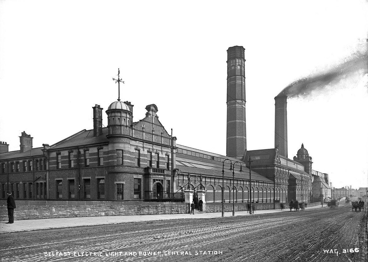 Chapel Lane was mainly an experiment, and it was quickly realised that a new station would be needed to roll out electrification on a larger scale. A new site on East Bridge Street (near Lanyon Place) was chosen /7