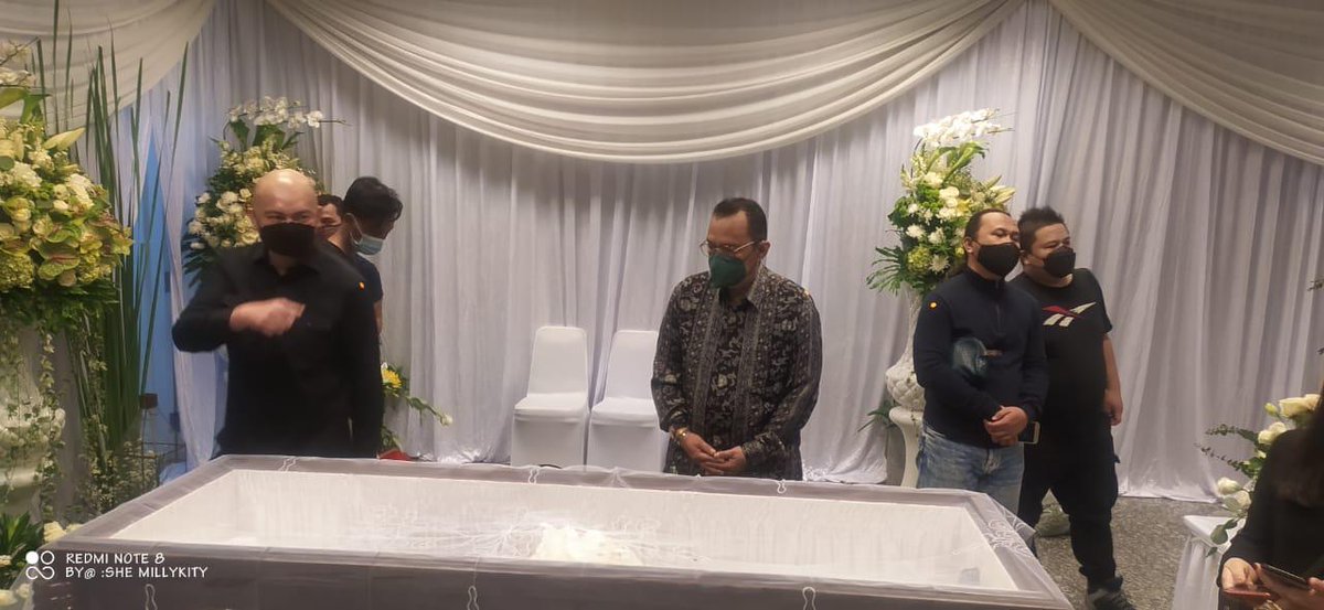 Ketua Umum AIPI, Dr. Alfitra Salamm, APU, berkesempatan untuk memberikan penghormatan terakhir kepada Almarhum Dr. SH. Sarundajang. Saat ini jenazah di semayamkan di rumah duka RSPAD, Gatot Subroto, Jakarta Pusat.