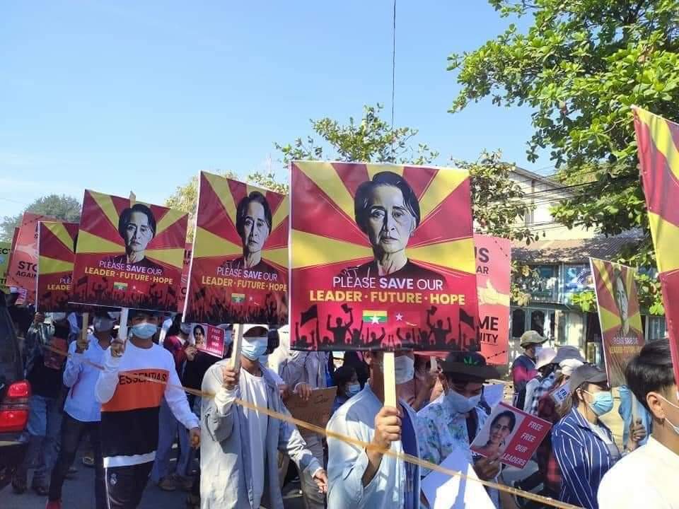 Jeon97San's tweet photo. #Feb13Coup 
#WhatsHappeningInMyanmar https://t.co/rwNmRqACrU