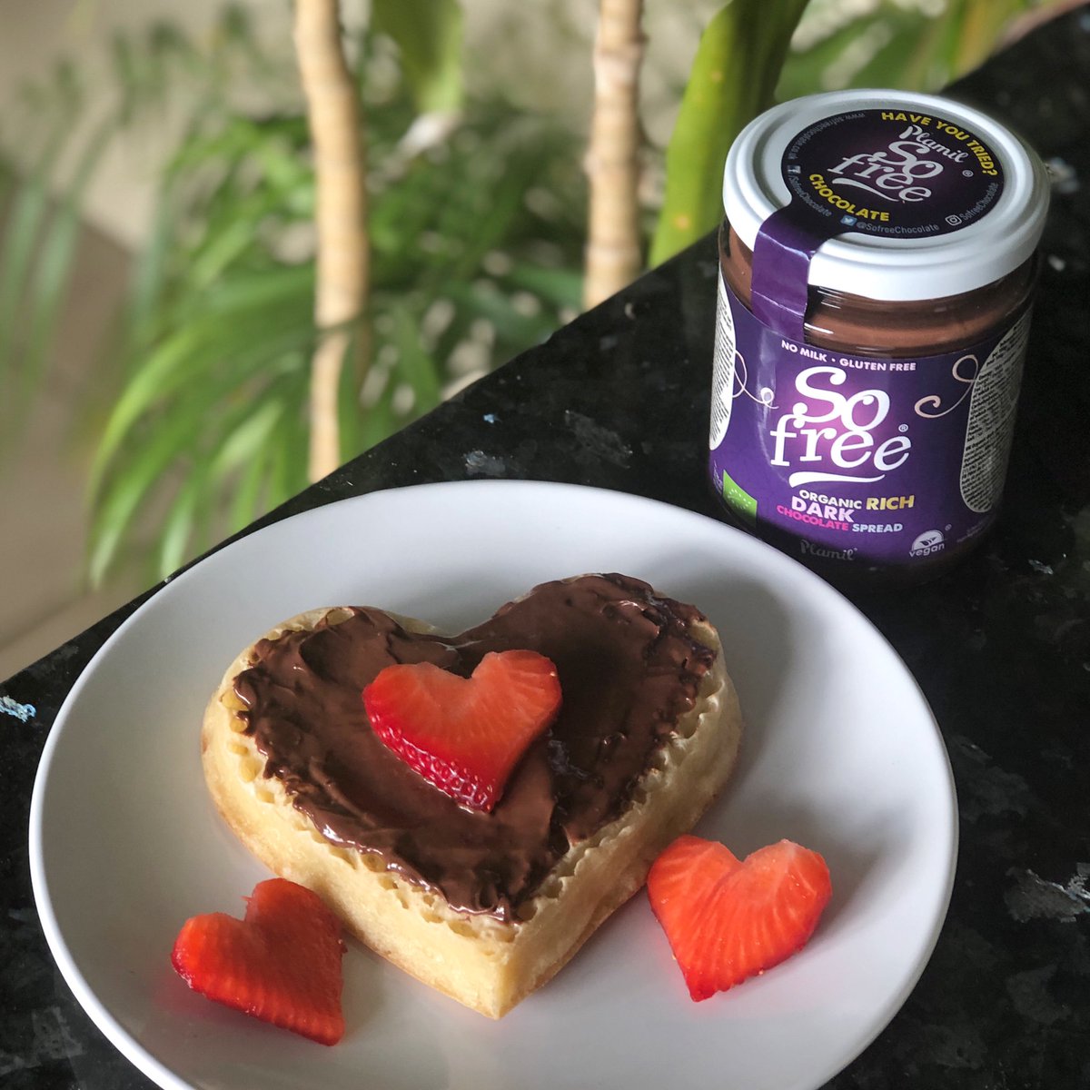 Need ideas for a Valentines breakfast tomorrow morning? Try these heart shaped crumpets topped with our organic So Free chocolate spread and sliced strawberries ❤️🍓💋

#vegan #plantbased #chocolate #glutenfree #dairyfree #veganbreakfast #love #valentines #veganvalentine