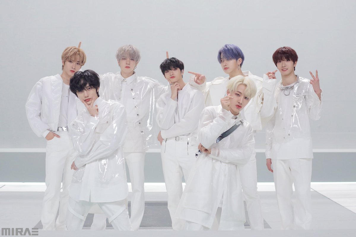 крэвити кпоп группа. бтс группа корейская 2022. 2030 год кпоп. группа миррор кпоп. айдол группа дио.