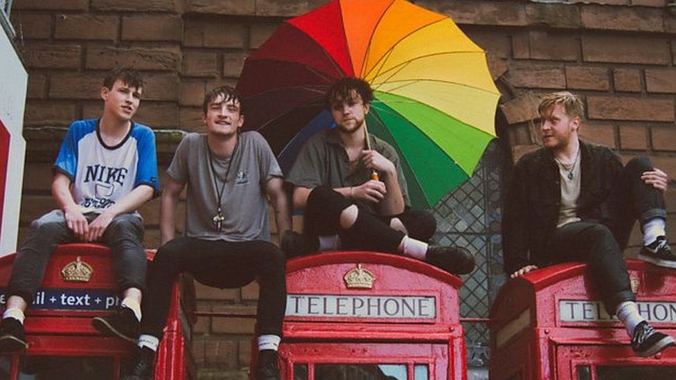 charlottealiced's tweet image. Five years and I still miss you all every day. Viola Beach forever 🌴❤️🧡💛💚💙💜🌴