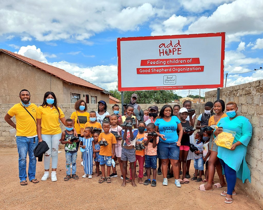 penuelist_'s tweet photo. Earlier today, handing over school shoes to the kids of Good Shepherd Organisation NPO in Soshanguve.
Thank you to all our donors & volunteers... let's do it again next week!!! #Mamsie #Charity ❤ https://t.co/ZlVR7MPQp3