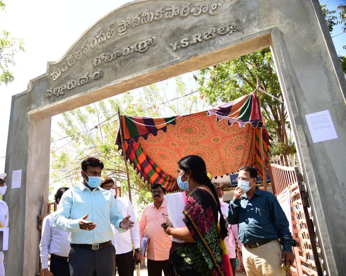CollectorKadapa's tweet photo. Inspected the #pollingprocess at the polling stations in Mandal Parishad Primary School, #Goturu Village, #Vallur Mandal. https://t.co/VJYh27e47J