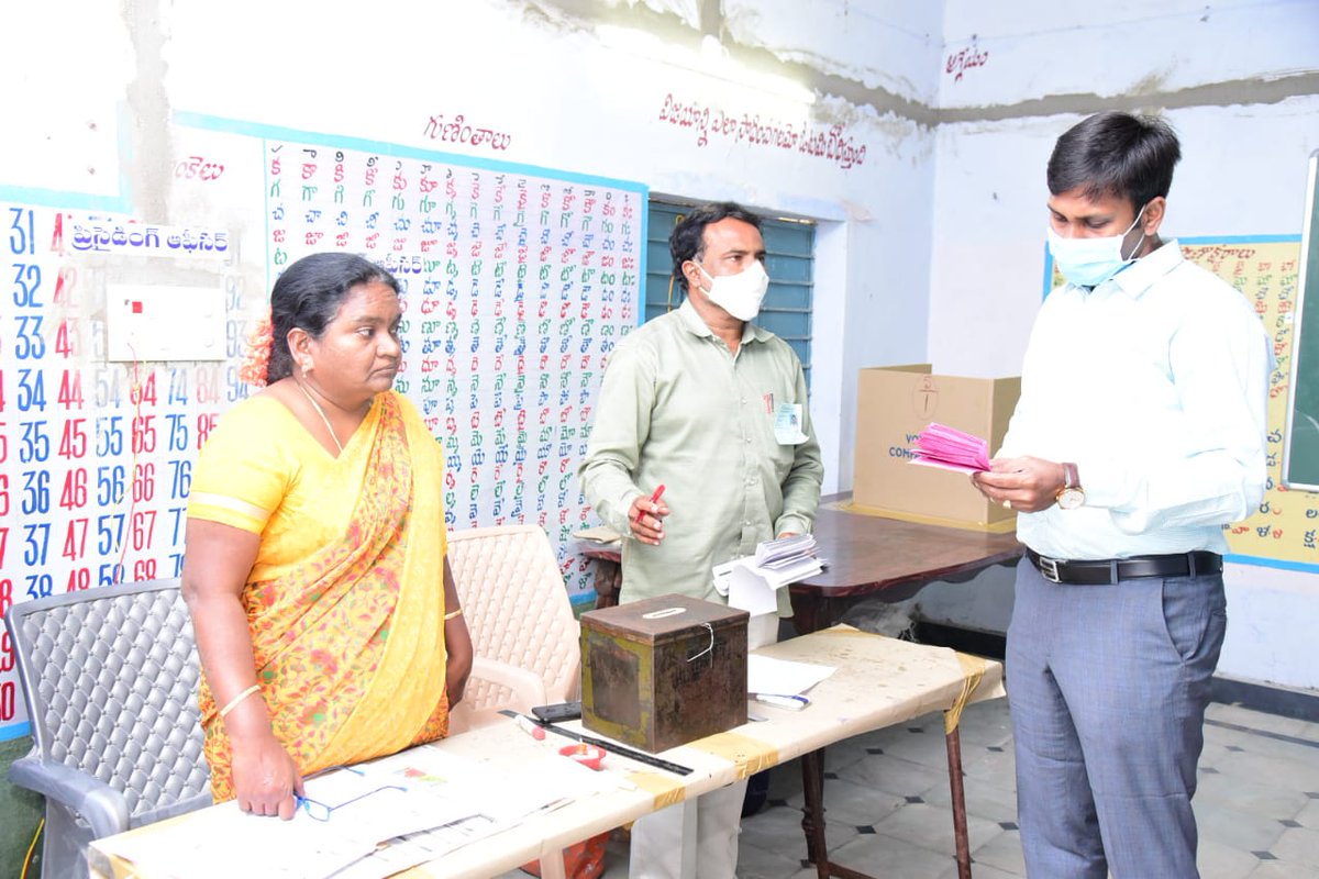 CollectorKadapa's tweet photo. Inspected the #pollingprocess at the polling stations in Mandal Parishad Primary School, #Goturu Village, #Vallur Mandal. https://t.co/VJYh27e47J