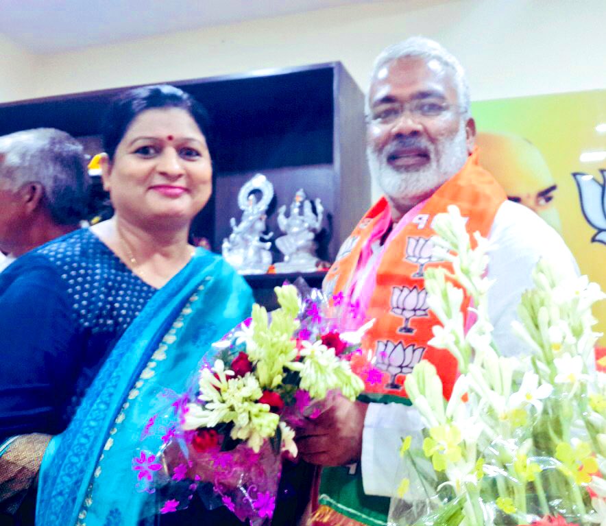 भारतीय जनता पार्टी, उत्तर प्रदेश (<a href="/BJP4UP/">BJP Uttar Pradesh</a>) के
माननीय प्रदेश अध्यक्ष एवं कुशल संगठन शिल्पी
आ.श्री <a href="/swatantrabjp/">Swatantra Dev Singh</a> जी को #जन्मदिन की
बहुत बहुत #बधाई एवं हार्दिक शुभकामनाएं।
🎂💐
मैं ईश्वर से आपके उत्तम स्वास्थ्य एवं
दीर्घायु होने की मंगलकामनायें करती हूँ।🙏🥳