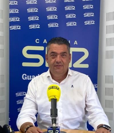 feliz día de la radio ,.cuantas horas nos entretienen en nuestras vidas ..