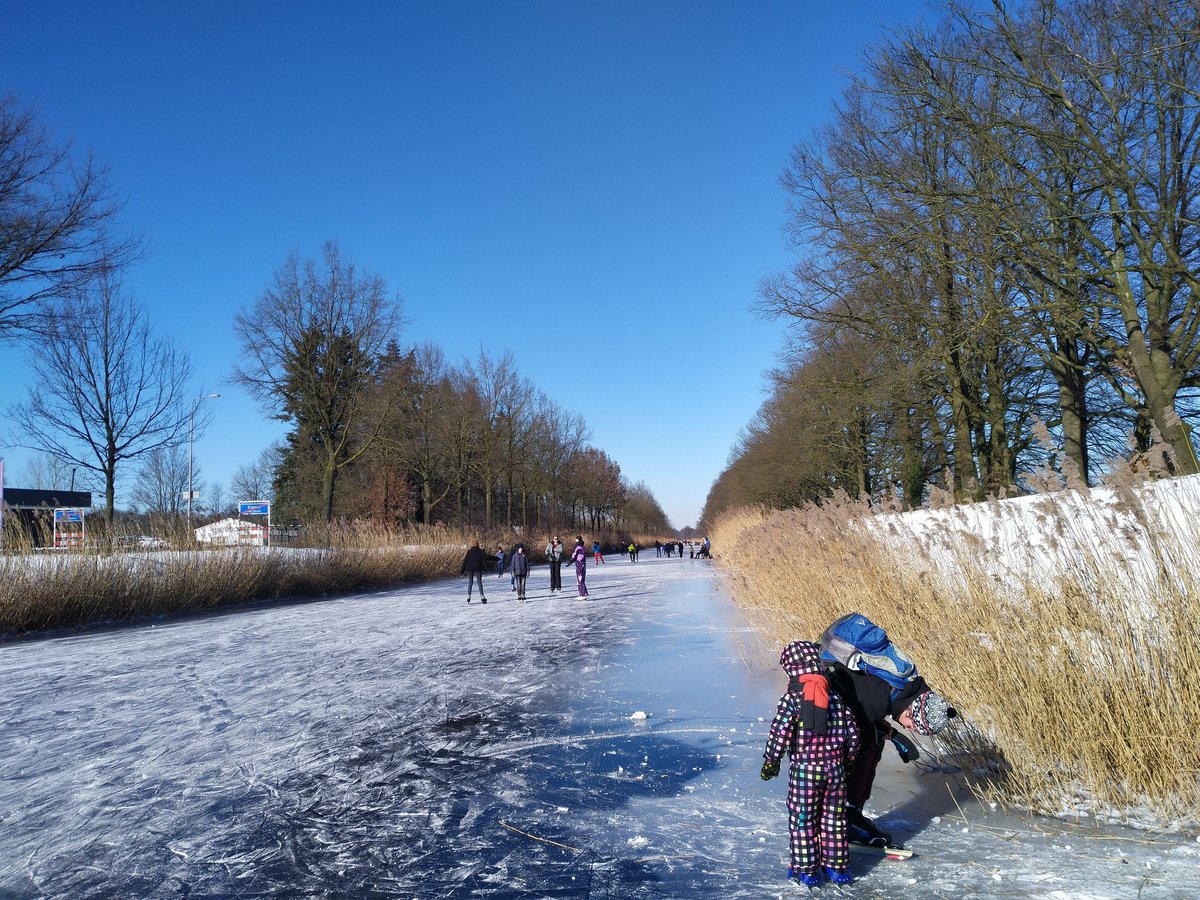 #Apeldoornskanaal mooie ijsvloer...en fantastisch weer