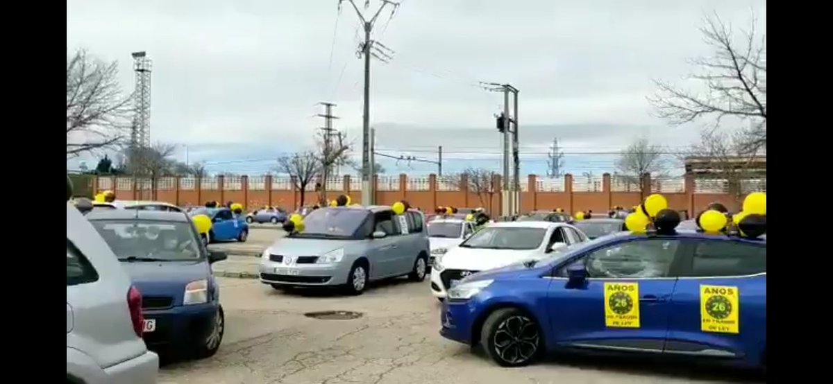 apiscam's tweet photo. #contigoylostuyos Gran asistencia a la caravana manifestación en Getafe por @InterinasGetafe por la #FijezaYa como sanciónacorde UE  al abuso de temporalidad en empleo público en lugar de las OPEs. 
Emocionante!
Con apoyo de @TeamAbuso @GMi15f https://t.co/ANj1osvXMX