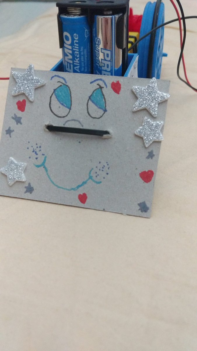 makerslugo's tweet image. Os dejamos unas fotos de como quedaron los robot del taller de hebocon que realizamos en version online🙃