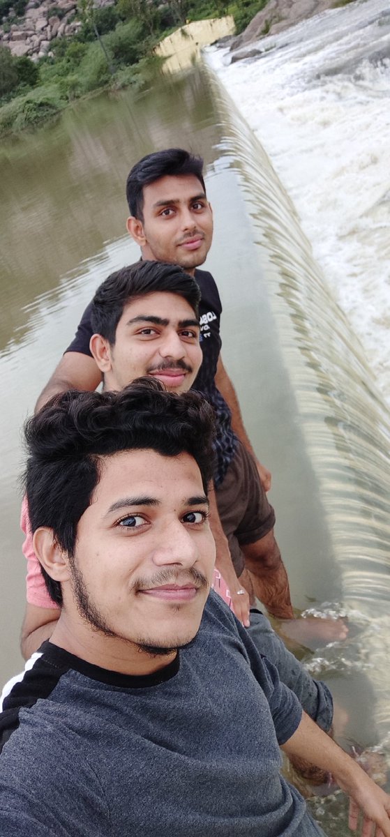 mubarak__07's tweet photo. @moviesnowtv @MNXMovies My Bros are my Friends π¬β₯οΈ@vaseem7t
@Fahim6t @mubarak__07
#TheUltimateBrotrait #MNXContest #BrotraitContest #Bromance
@moviesnowtv https://t.co/wAryeGdZ2o
