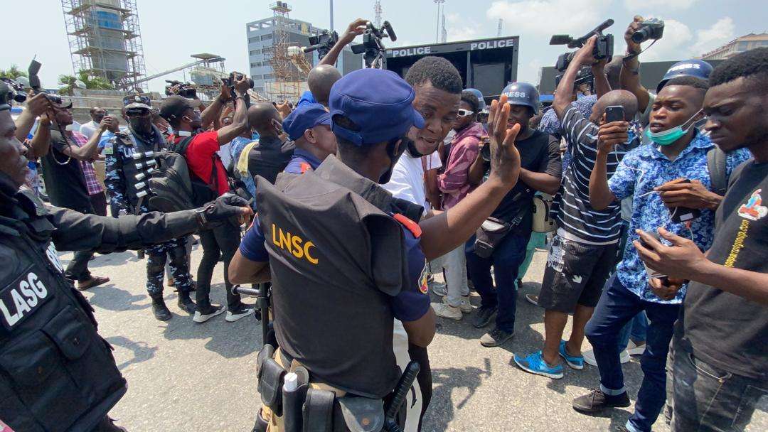 ayemojubar's tweet photo. The next batch of protester have arrived. Tell Sanwo-Olu to send more BLACK MARIA. It's time to demolish that toll gate completely.

#DemolishLekkiTollgate
#EndSARS 
#LekkiTollgate
https://t.co/kdGd1zwNrg