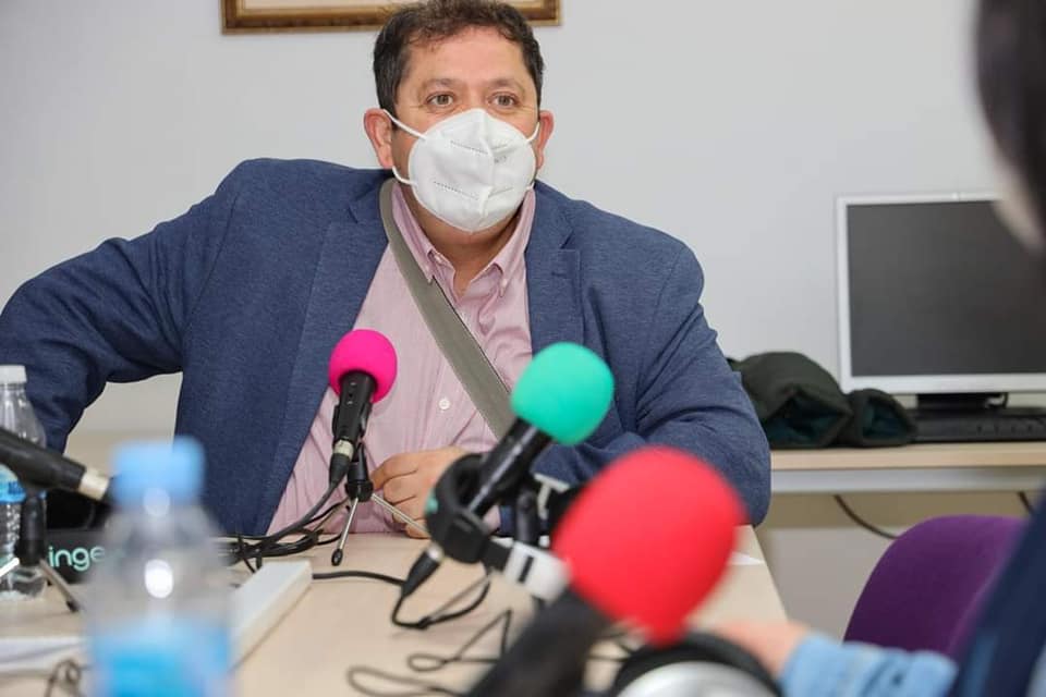 ELTIMON_FEAFES's tweet photo. #DiaMundialDeLaRadio
🎉Enhorabuena a todo el equipo del taller de radio📻 #RemolinosdeQuijotes Siempre dando voz 🗣️a la #SaludMental con el apoyo de los compañeros de @RadioEjido
🎧Escúchanos en el dial 107.0 FM 
👉Emisión: Viernes 12:00 h.
👉Redifusión: Sábado 12:00 h. https://t.co/ZgsSMub1WF