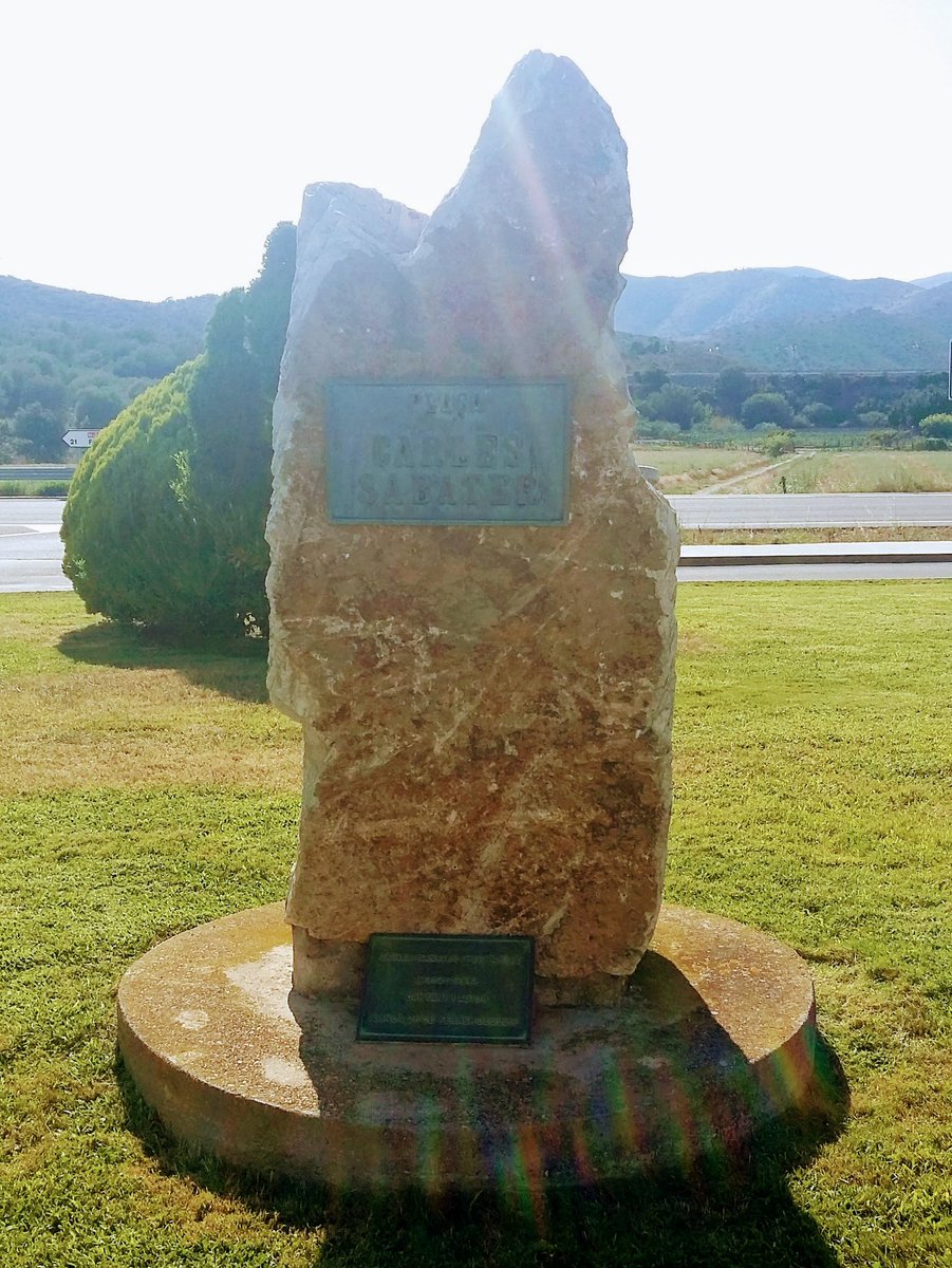 Tot és tan provisional
I el temps és tan incert
Pujaré a les muntanyes
Per estar a prop del cel

Deixeu que toquin les campanes (Nascut en la boira, 2000)

22 anys sense tu #CarlesSabater