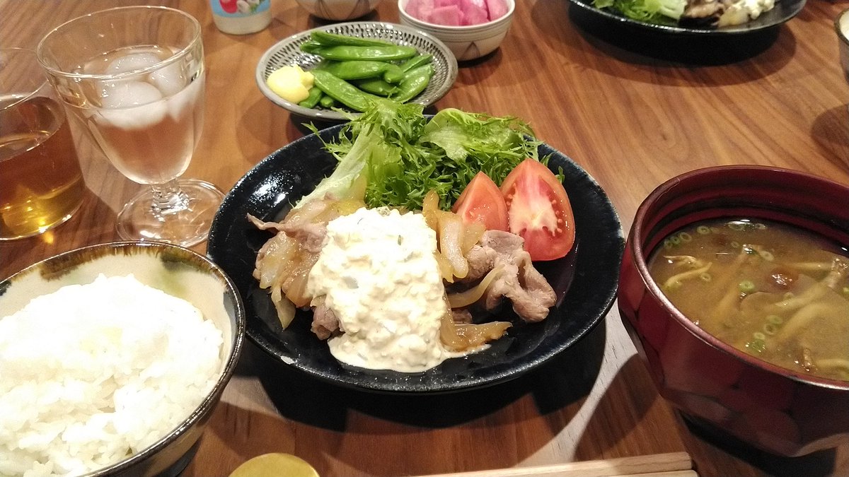 Toriiyuka 夕方にしっかり間食したので おつまみなしの夕ご飯 豚肉の甘酢炒めと 特大なめこ のお味噌汁 ドレッシングは馴染みのマミーコック ワインはメルシャンの国産ぶどう入りのロゼ 本日の いいお知らせに乾杯 Toriiyuka 夕方にしっかり間食したので おつまみなしの夕ご飯 豚肉の甘酢炒めと 特大なめこ のお味噌汁 ドレッシングは馴染みのマミーコック ワインはメルシャンの国産ぶどう入りのロゼ 本日の いいお知らせに乾杯