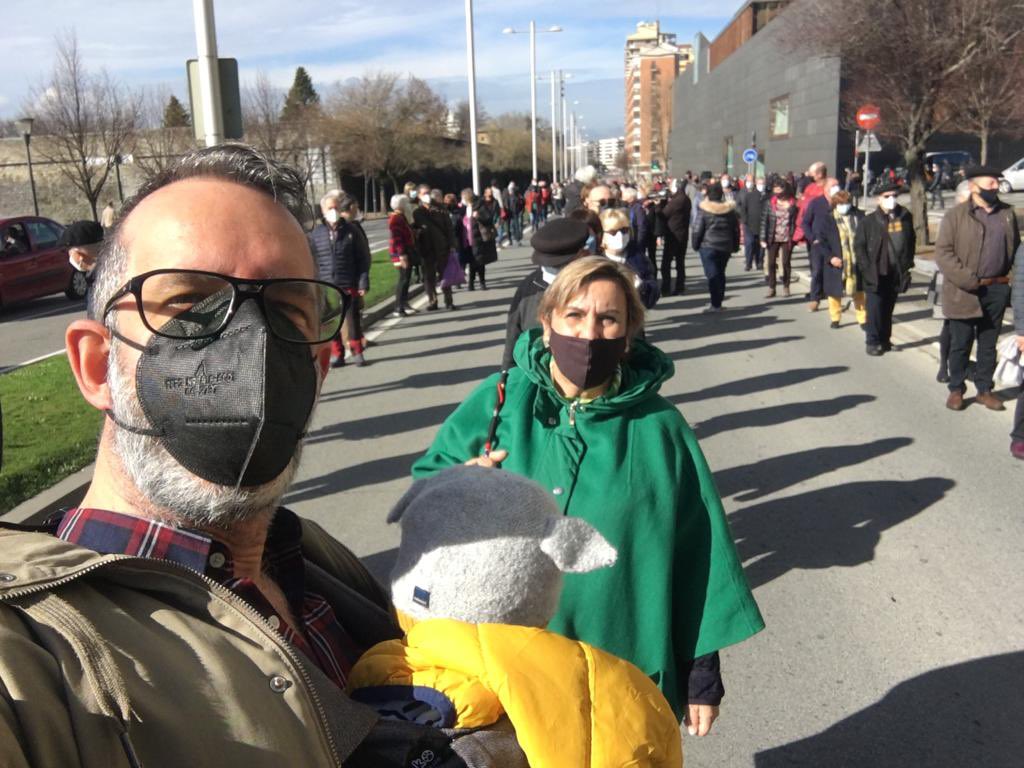 marisadesimon's tweet photo. .@IzdaNavarra En la calle, defendiendo pensiones dignas. Menos privatizaciones y más pensiones https://t.co/j53n5dl5KH