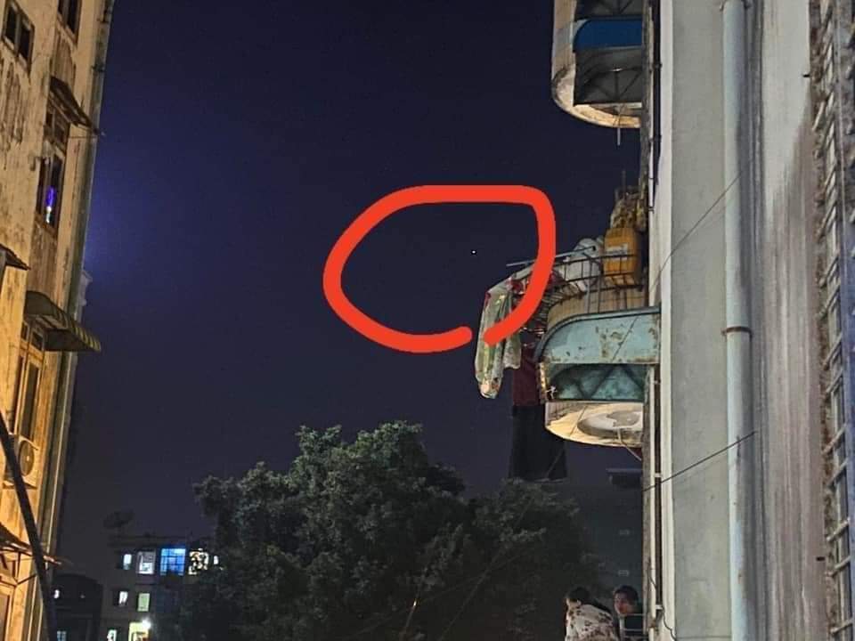 MayMyintMyat14's tweet image. Drones flying over the cities!! I think they will make fake news about civilians making violence at nights. It is,in fact,for defense against criminals sent by military. Law fails. 
#Feb13Coup
#WhatsHappeningInMyanmar