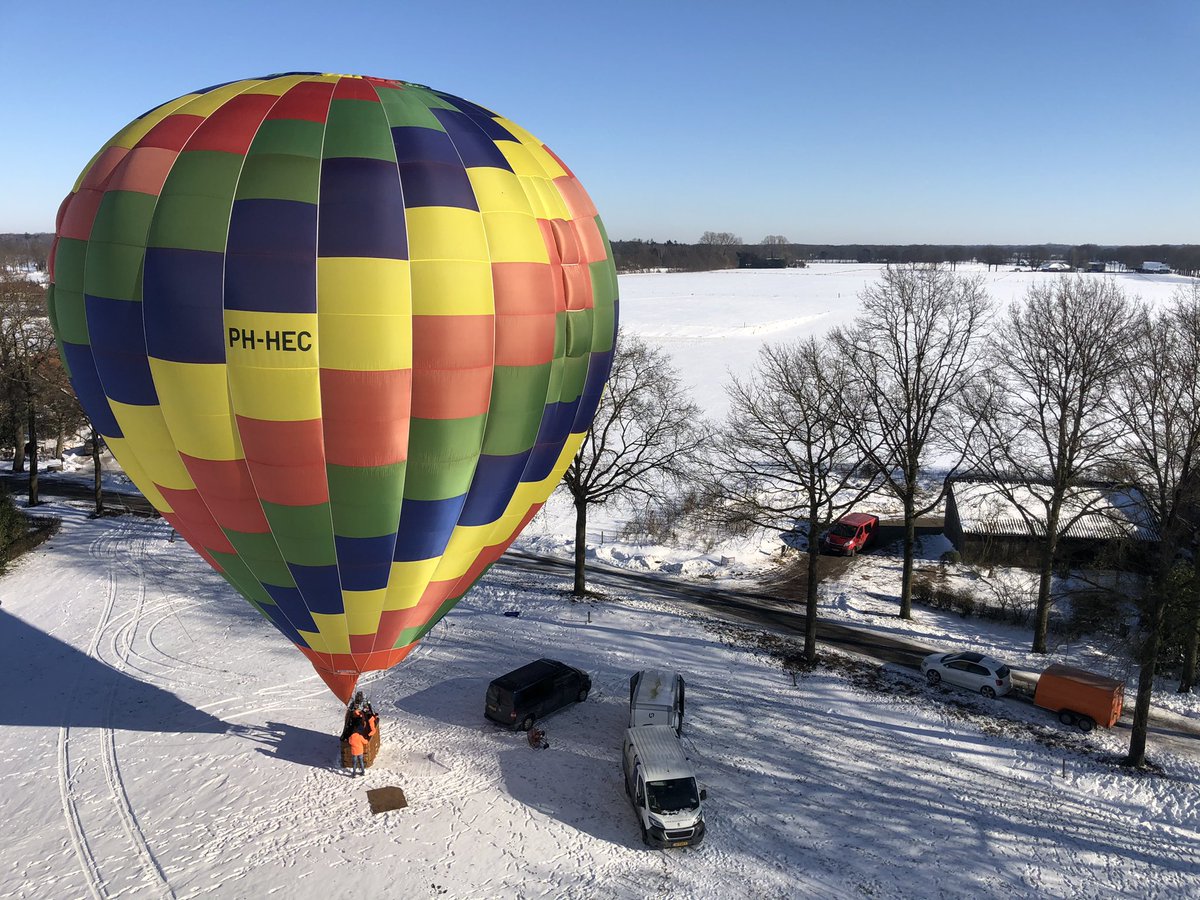 LifeFlightnl's tweet photo. Geweldig genoten van een prachtige ballonvaart van IJzerlo (Achterhoek) naar Nijkerk met Ballonteam Wessel. Wat een prachtige beleving! @Ballonweb @meesballon #ballonvaren #winter #sneeuw #achterhoek #ijssel #Veluwe #terlet #hogeveluwe #ballooning #sky #adventure https://t.co/0t0L82XVBl