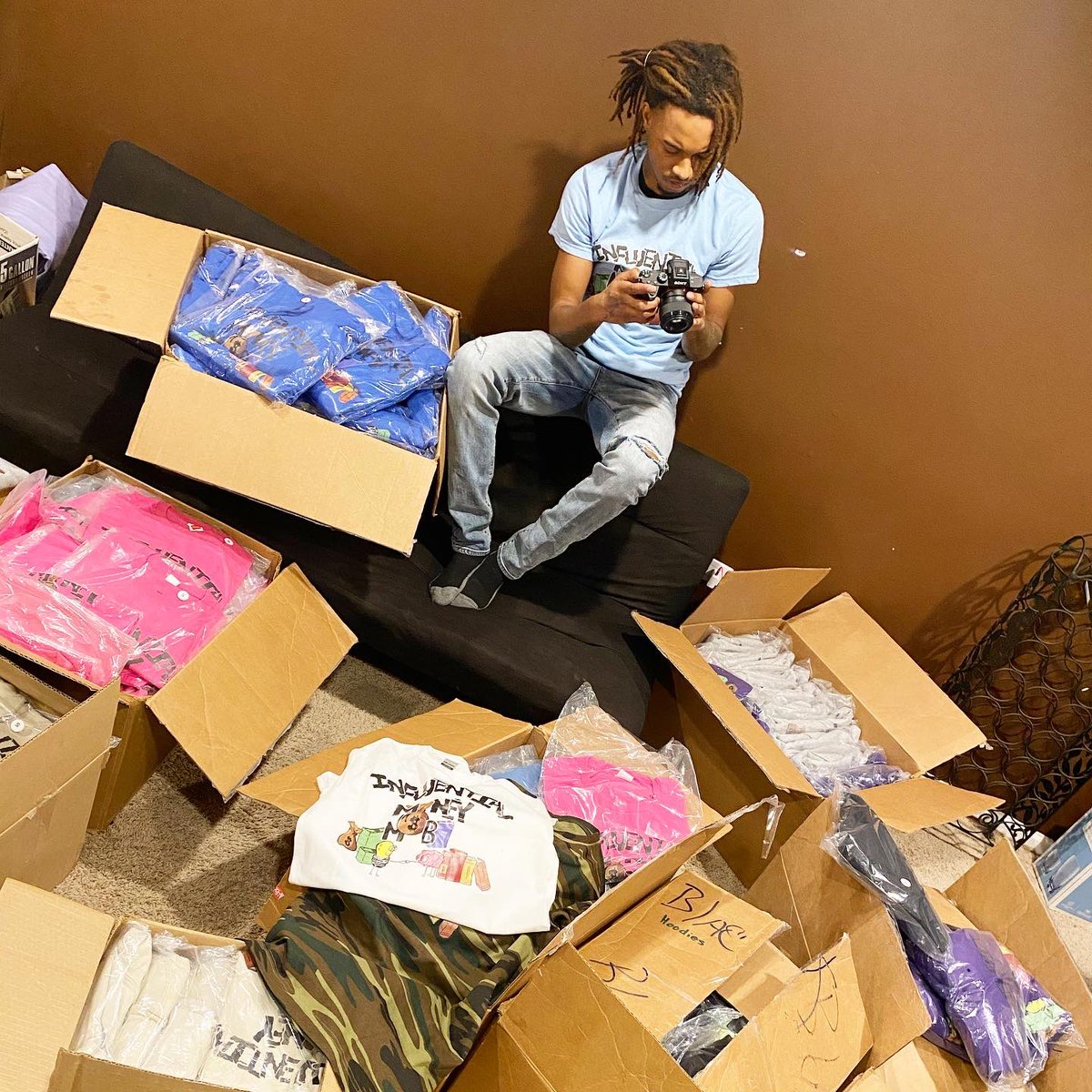 Syron_Finnese23's tweet photo. I.M.M Inventory Party 🎉 🎈📦
I launched My new Business “Influential Money Mob” 🧠💡📚💰 2 Help educate Our Youth and Even Ourselves On how to capitalize Off Their Own Creative Ideas💭💯 Be A Leader &amp; Invest In Yourself! Feels Good 2 Have some Positive 2 Put into the World 🌎😁 https://t.co/sFYsh7nP2h