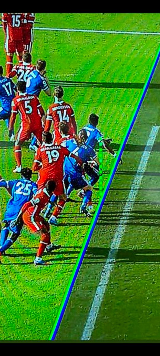 ianlfc05's tweet image. If the blue line is supposed to signify Bobby's foot, then has Bobby got feet the size of a clown!!!
#LFC #FuckVAR #StopVAR #FootballIsDead