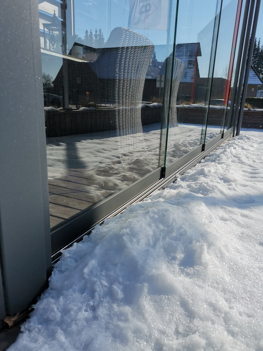 FaBielenberg's tweet photo. Sind die #glastüren zu, bleibt der #schnee draußen.
☀️
#glasschiebetüren #schiebetüren #terrasse #terrassendach #hamburg #hamburgmeineperle #meiendorf #rahlstedt https://t.co/MTKkAyTGA5