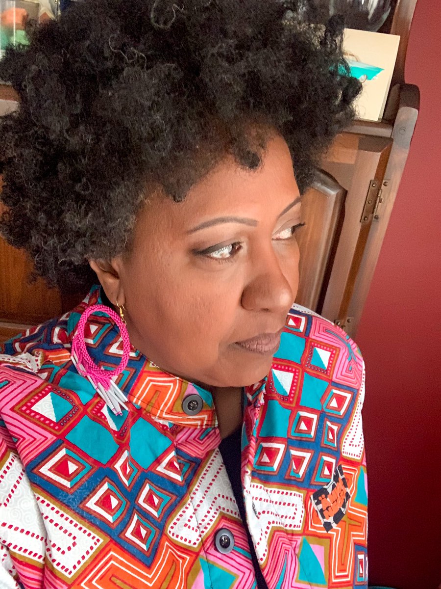 AmbitiousByte's tweet photo. What does #brand @AmigaNegra say #style #culture #streetwear #streetwearfashion #chic #cool #sexy #femininestyle #sporty #friendsofcolor #classy #fabulouness #cuteness #me 😁😁🎉🎉🎉🎉#duster #amigagrega earrings I LOVE IT!!! https://t.co/QPQUGpQZoj