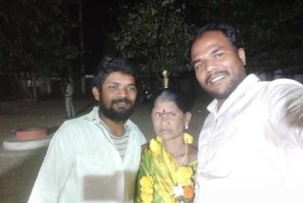 NagaRajuSangaru's tweet photo. శ్రీకాకుళం జిల్లా, పలాస నియోజకవర్గం
వజ్రపుకొత్తూరు మండలం (ఉద్దానం ప్రాంతం) సుంకర జగన్నదపురం పంచాయితీ సర్పంచ్ గా @JanaSenaParty అభ్యర్థి గాడి అఖిల్ గెలుపు 👏
#APLocalBodyElection https://t.co/xRaGGcD0KC
