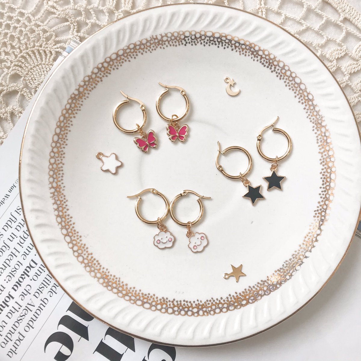 voguesberry's tweet photo. Attualmente il mio lavoro è creare gioielli. Questi sono alcuni esempi, ma ovviamente posso personalizzarli. 

Un piccolo rt mi sarebbe d’aiuto ✨

Shop instagram: moonybijoux🌙 https://t.co/ZCD1H4SkA0