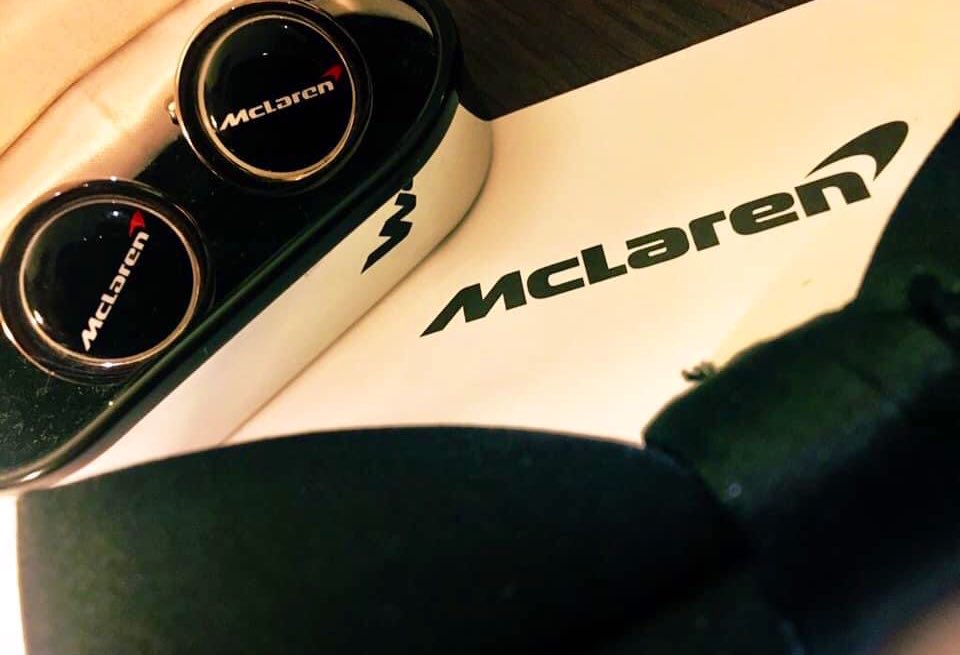 SimonGBrooks's tweet photo. Flashback to the @McLarenF1 #MCL34 evening in 2️⃣0️⃣1️⃣9️⃣ & good reason to wear my McLaren cufflinks! 🤵♂️ https://t.co/byvy1XfAr6