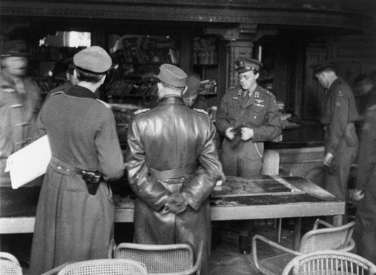 Surrender of the 25th German Army in Hotel de Wereld, Wageningen, 5 May 1945. As a photojournalist Sem Presser documented the war in Holland, France & Germany.Canadian troops liberated much of Western Holland.  https://www.veterans.gc.ca/eng/remembrance/history/second-world-war/canada-and-the-second-world-war/westholl