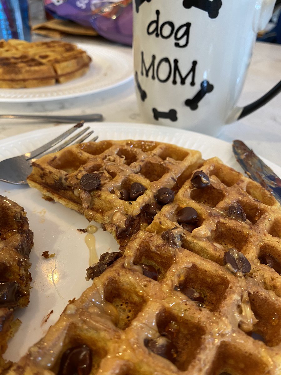 Here’s my recreation of Elise Smith’s Johnny Cake Waffles!! I added some peanut butter and chocolate chips 🤤 Are you #cookingforacure today!? Let’s help Elise find a stem cell donor on the @BeTheMatch registry! @WMAR2News