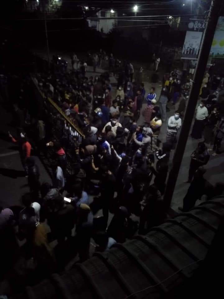 subaak17's tweet photo. @mrattkthu @thandar6104 13 Feb 2021 
11:03 pm 
Yangyiaung ward, Myitkyina 

Tonight, the police &amp; military soldiers are demanding to cut off electricity in Myitkyina. I can’t believe they use such force of police abusively at midnight.
#Feb13Coup 
#WhatsHappeningInMyanmar https://t.co/1pi3FDX8f5