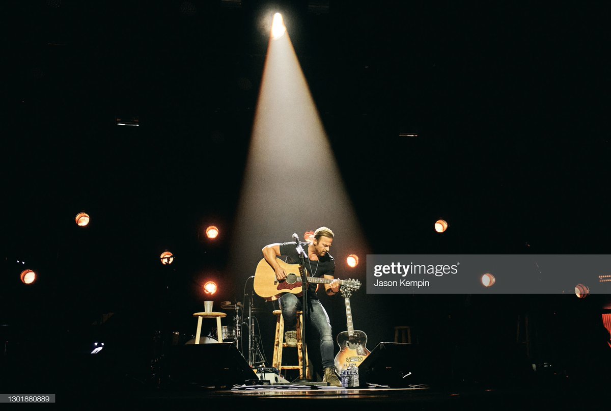 GettyVIP's tweet image. Singer-songwriter Kip Moore performs at the Ryman Auditorium in Nashville, Tennessee.

More 📷 #KipMoore 👉 bit.ly/2NsR8VV
#RymanAuditorium