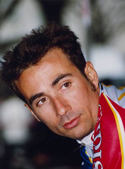 Deux chutes et deux sacrées blessures vont le freiner:“le tendon rotulien en 2006, c'est le pire de tout. Puis je continue en 2007 par une fracture du col du fémur, j'enchaîne sur sept mois de béquilles, je repars à zéro. Ces blessures ont un peu amoindri mon potentiel physique”