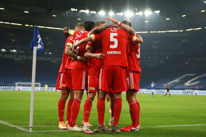 FootSpace_'s tweet photo. 🇩🇪 C'est parti pour le dernier match de la journée en Bundesliga entre l'Union et Schalke. 

🏴󠁧󠁢󠁥󠁮󠁧󠁿Ainsi qu'en Angleterre entre Manchester City et les Spurs pour le gros choc de cette journée en Premier League.

🇪🇸 Ca joue aussi en Espagne entre Eibar et Valladolid

#FCUS04 #CHETOT https://t.co/yAoJJrBJQ4