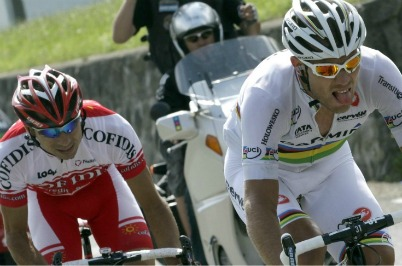 15 juillet 2011, étape Pau - Lourdes. Jeremy Roy est echappé et réalise un “numéro”. Thor Hushovd, distancé dans l'Aubisque, n'a pas abdiqué. Il rattrape David Moncoutié, intercalé dans la descente. Le coureur de Cofidis collabore alors avec le Norvégien.