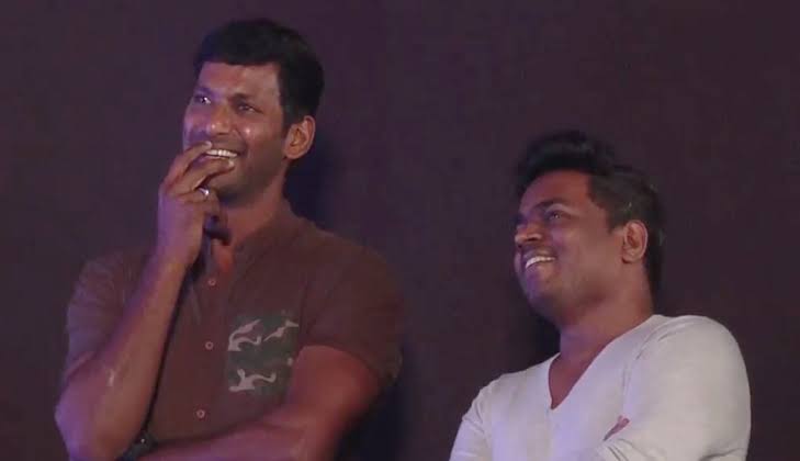 YuvanSoulHealer's tweet photo. Exclusive : Actor @VishalKOfficial Sir Confirmed that his Next Project Also with @thisisysr in #Chakra ( Telugu Pre Release Event )
#ChakraPreReleaseEvent . #Yuvan
#Vishal . #YuvanShankarRaja Love♥️ https://t.co/8YDwo5sCYB