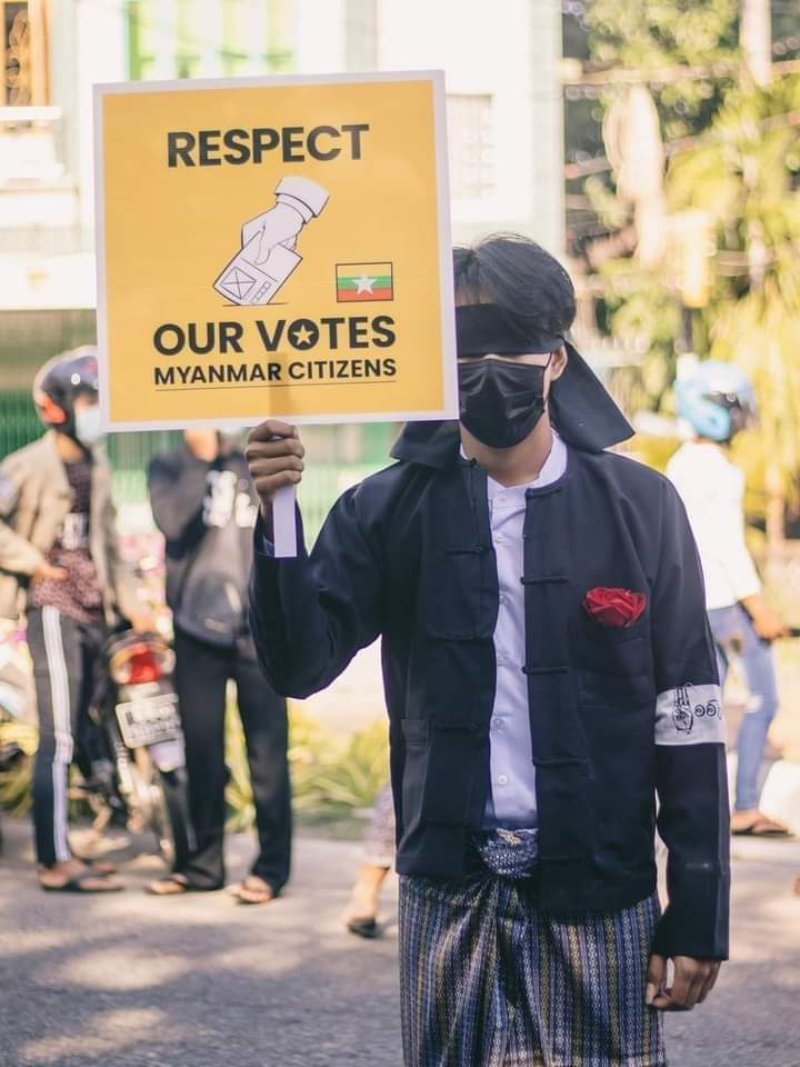 Every morning,we wake up worrying.
Every night,we sleep fearing.
When will this ever end?
STOP NIGHT ARRESTS!!
#Feb13Coup
#WhatsHappeningInMyanmar
