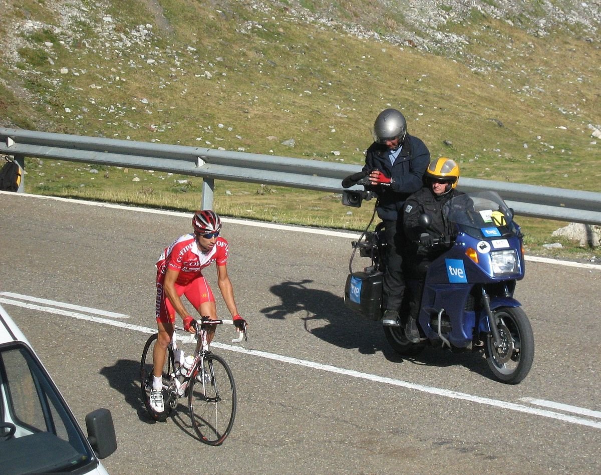 C’est sur la Vuelta 2012, qu'il traverse anonymement, trop atteint psychologiquement par sa chute sur le dernier Tour de France, que David Moncoutié met un terme à sa carrière. Comme un symbole, il a privilégié cette course au Tour de France, pour ses adieux à la course.