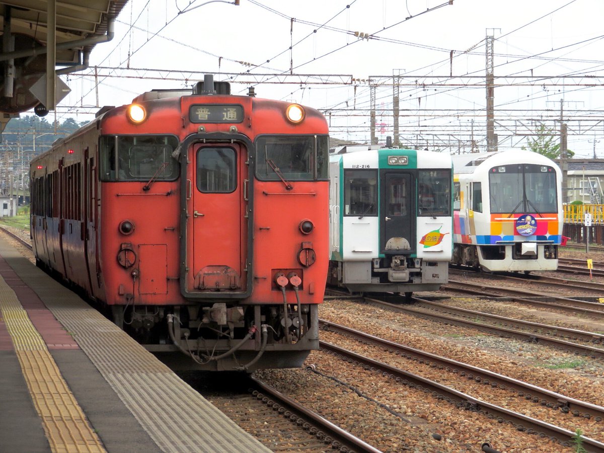 モハネ ゴーパッサン On Twitter 全日本キハ40はいいぞ協会 見た人もなにか無言で並びを貼れ キハ40系 キハ47 きらきらうえつ 485系 キハ110 E653系 E653系1000番台 特急いなほ 羽越本線 陸羽西線 酒田駅 国鉄型 国鉄型車両 鉄道 鉄道写真 鉄道の