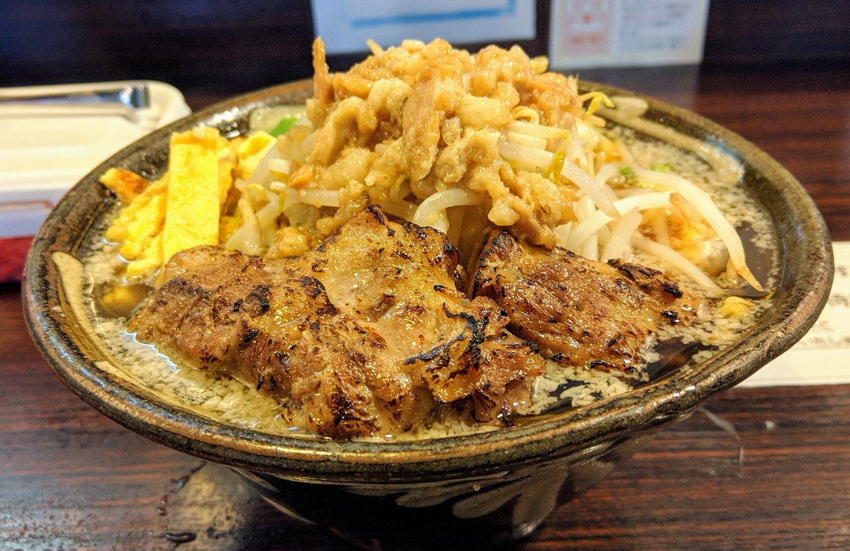 TabidYuzu's tweet image. #くろとん
背脂野菜そば(鰹出汁)

限定からレギュラーになった一杯
鰹出汁がうんまいのよね(b 'Д' )b
そこに背脂がいい感じのインパクトでこれまた良い
紅生姜、コーレーグースで味変を楽しみつつ完食

美味しかったです　ご馳走様でした