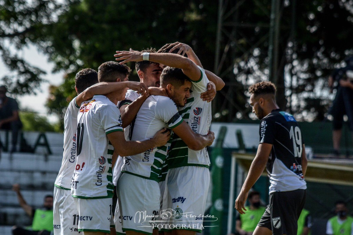 lospibesdelpozo's tweet photo. Hoy son de esos días que se te infla el pecho de orgullo. Tu club juega contra uno de los grandes del fútbol uruguayo. Motivación sobra!!! Gracias por tanto @PlazaColonia.
#OrgulloDelinterior
#ElequipodeTodos https://t.co/cdcOT8FBpM