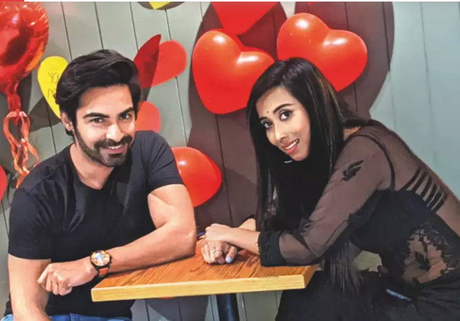 DelhiTimesTweet's tweet photo. #Beyhadh2 actor #ParasMadaan is all set to tie the knot with #SoumitaDas. "Our roka will take place next month in Siliguri," informs Paras
Read details here: https://t.co/YXM8D0lkFj https://t.co/Yv9uNnNTe4