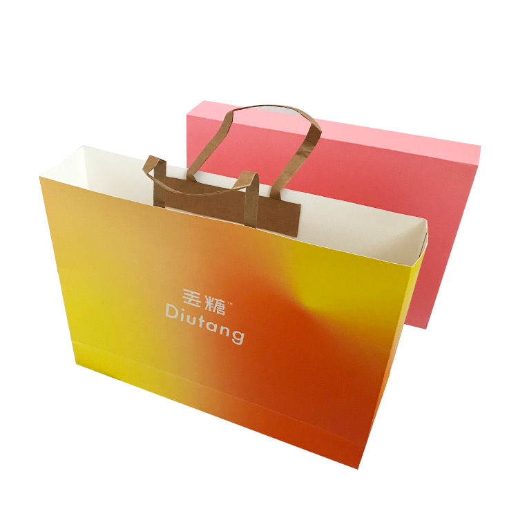 ZTE_Packaging's tweet image. A Fine Jewelry Cosmetic Box Design Silver Card Aluminum Foil Packaging Box will always attract you. zrpackingbox.com/fine-jewelry-c… #skincareboxpackaging #beautifulpackagingboxes